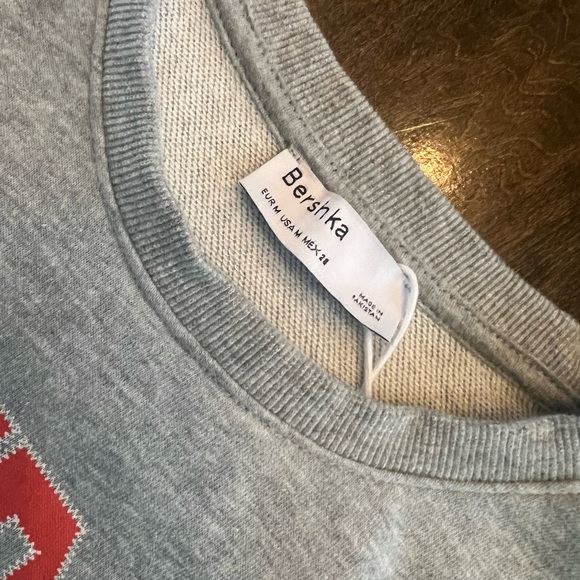 ASOS Bershka Short Sleeve cropped Newport Rhode Island sweatshirt - Picture 2 of 4